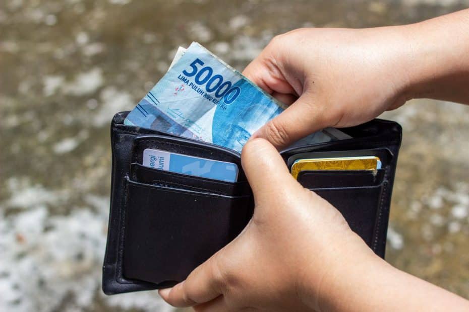 Cara hitung bunga deposito - uang rupiah Indonesia di dompet
