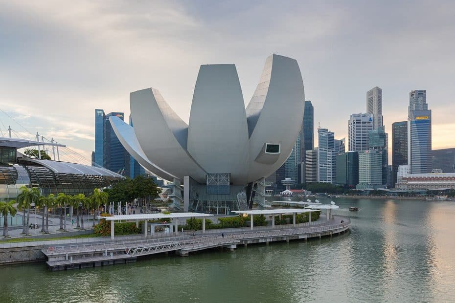 Singapore CPF for foreigners - Marina Bay skyline at dusk
