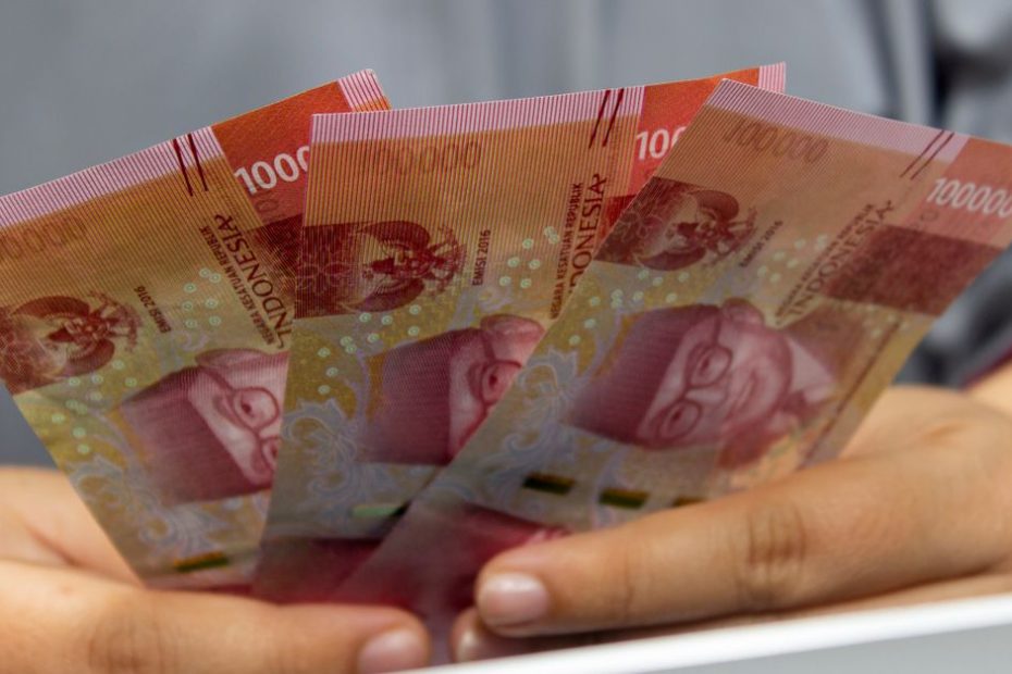 Biaya hidup di Indonesia 2026 - uang rupiah untuk pengeluaran bulanan