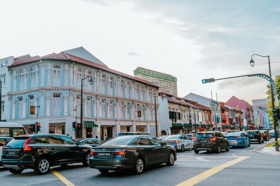 Car loan Singapore - kendaraan di jalan raya Singapura dan biaya kepemilikan 2026