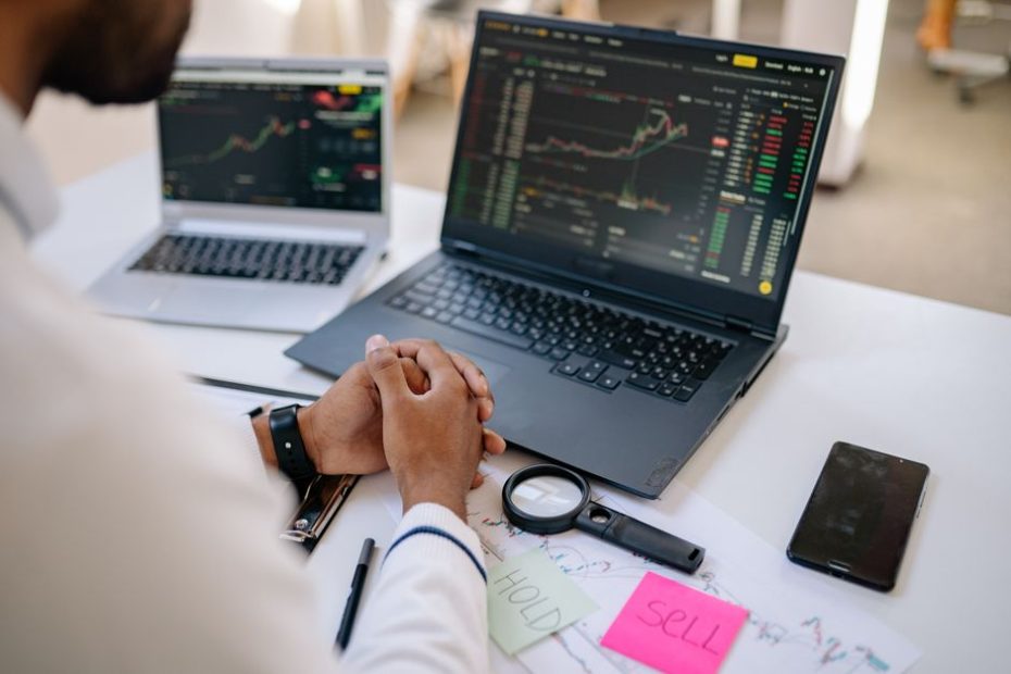 Best online broker Australia 2026 comparison of Stake, CommSec and Pearler trading fees